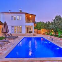 Villa Dr — 2