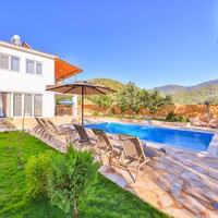Villa Dr — 4