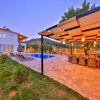 Villa Dr — 5