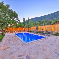 Villa Dr — 14