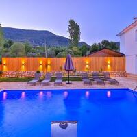 Villa Dr — 15