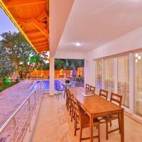 Villa Dr — 42