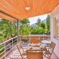 Villa Dr — 45