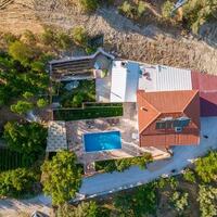 Villa Dr — 55