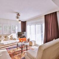 Villa Dr — 57