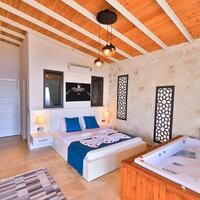 Villa Alaca — 13