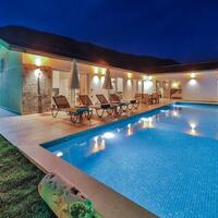 Villa Tawny — 1