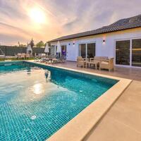 Villa Tawny — 2