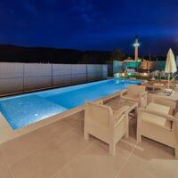 Villa Tawny — 7