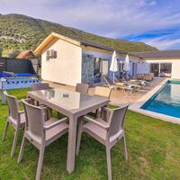 Villa Tawny — 8