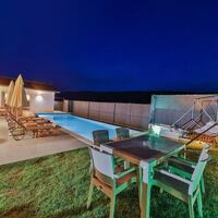Villa Tawny — 9