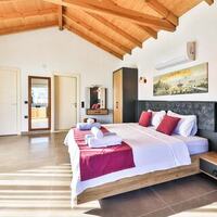 Villa Tawny — 12