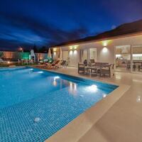 Villa Tawny — 16