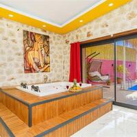 Villa Mira Queen — 44