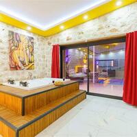 Villa Mira Queen — 52