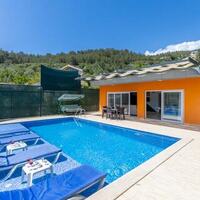 Villa Heves — 2