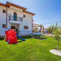 Villa Daphne — 8