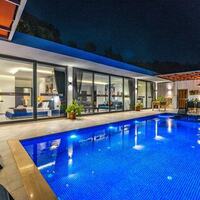 Villa Neon — 1