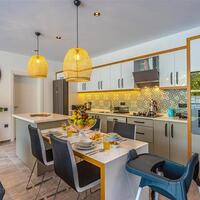 Villa Neon — 35