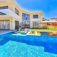 Villa Glass House — 9