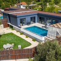 Villa Loçka — 2