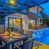 Villa Royal — 8