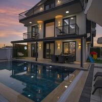 Villa Malibu — 1