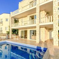 Villa Ketchy — 7