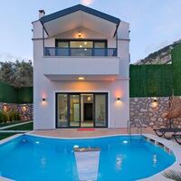 Villa Luna — 1