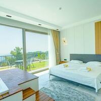 Villa Mercury 9 — 19