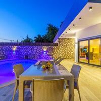 Villa Yek — 8