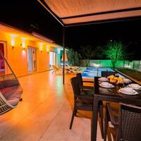 Villa Ahu — 8