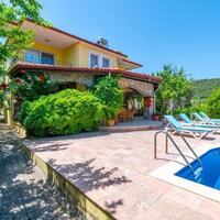 Villa Alora — 2