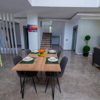 Villa King — 10