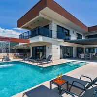 Villa Newcastle — 7