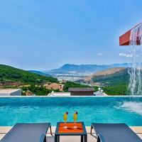 Villa Newcastle — 13