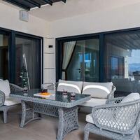 Villa Newcastle — 19