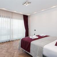 Villa Newcastle — 52