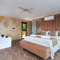 Villa Newcastle — 58