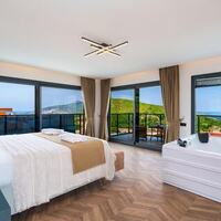 Villa Newcastle — 63