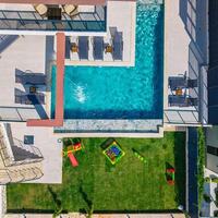 Villa Newcastle — 78