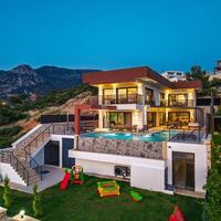 Villa Newcastle — 87