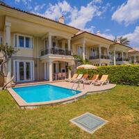 Villa Pearl 4 — 5