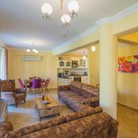 Villa Pearl 9 — 10